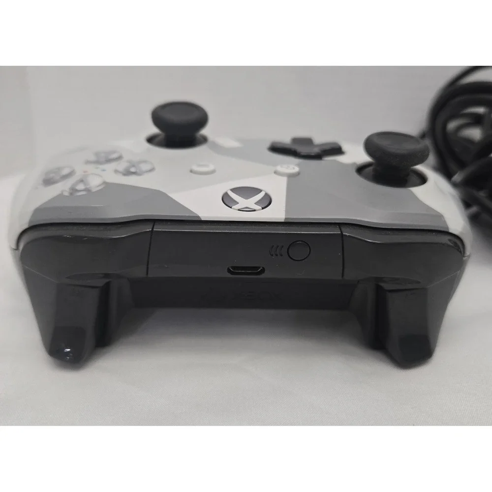 Lot Of 2 Microsoft Xbox Controllers Wireless Winter Forces / Joytech Neo Wired